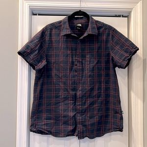 EUC The North Face Men’s Short Sleeved Button Down, Navy & Maroon plaid, Size L